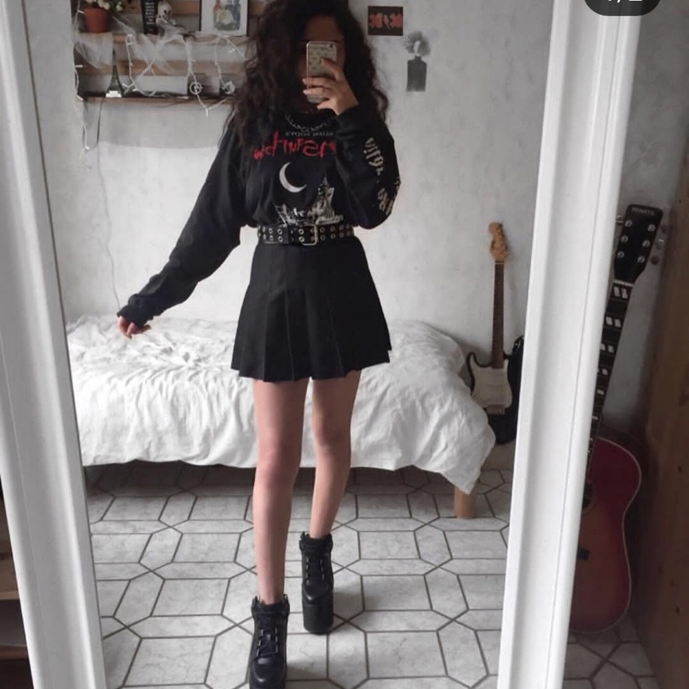 LOOKING FOR TOPS/PANTS/SKIRTS - Picture 5 of 8